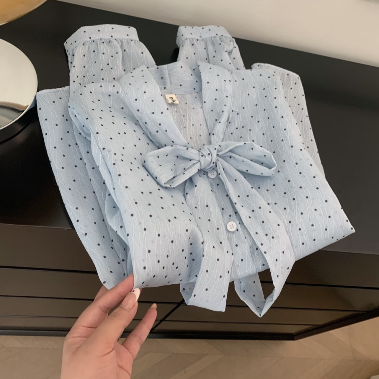 Light Blue Tiny Black Polka Do - Puff Sleeve Blouse avaliação e preço