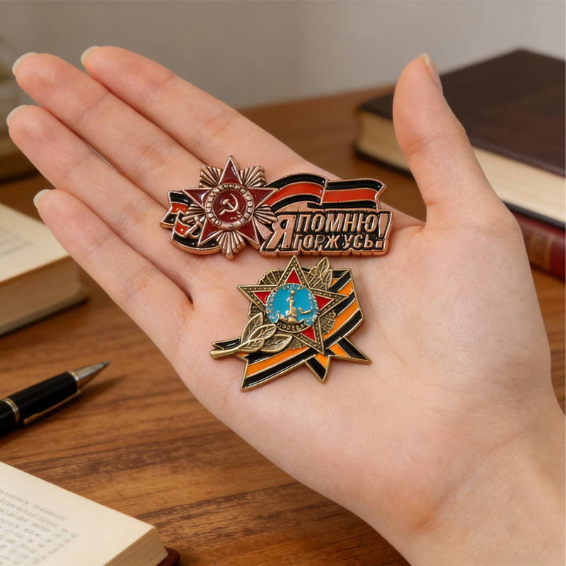 Corsage Brooch  Badge Russian  - Women Fashion History avaliação e preço