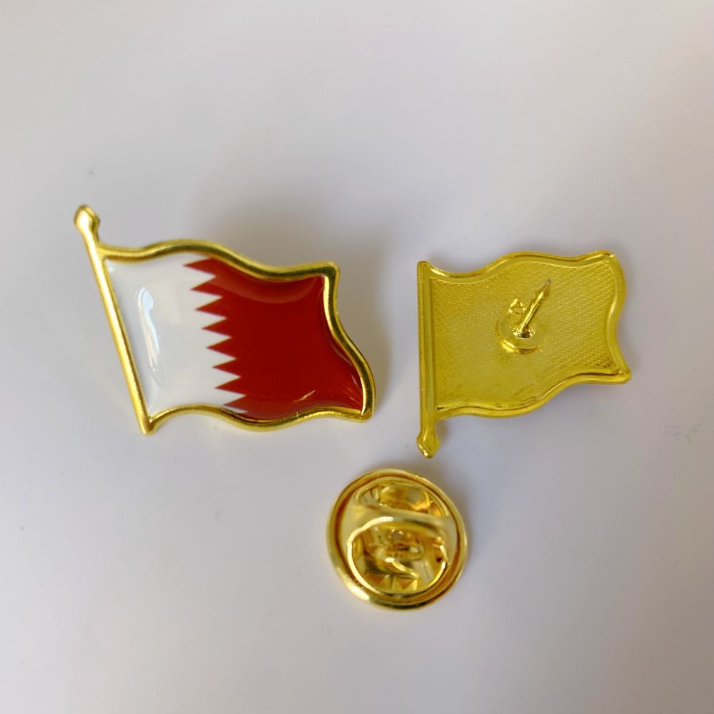 Qatar Flag Lapel Pin - Enamel  - Women Fashion Qatar avaliação e preço
