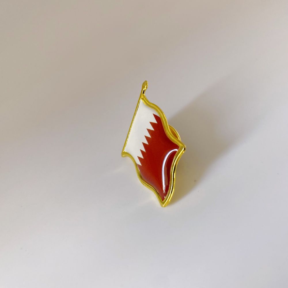 Qatar Flag Lapel Pin - Enamel  - Women Fashion Qatar avaliação e preço