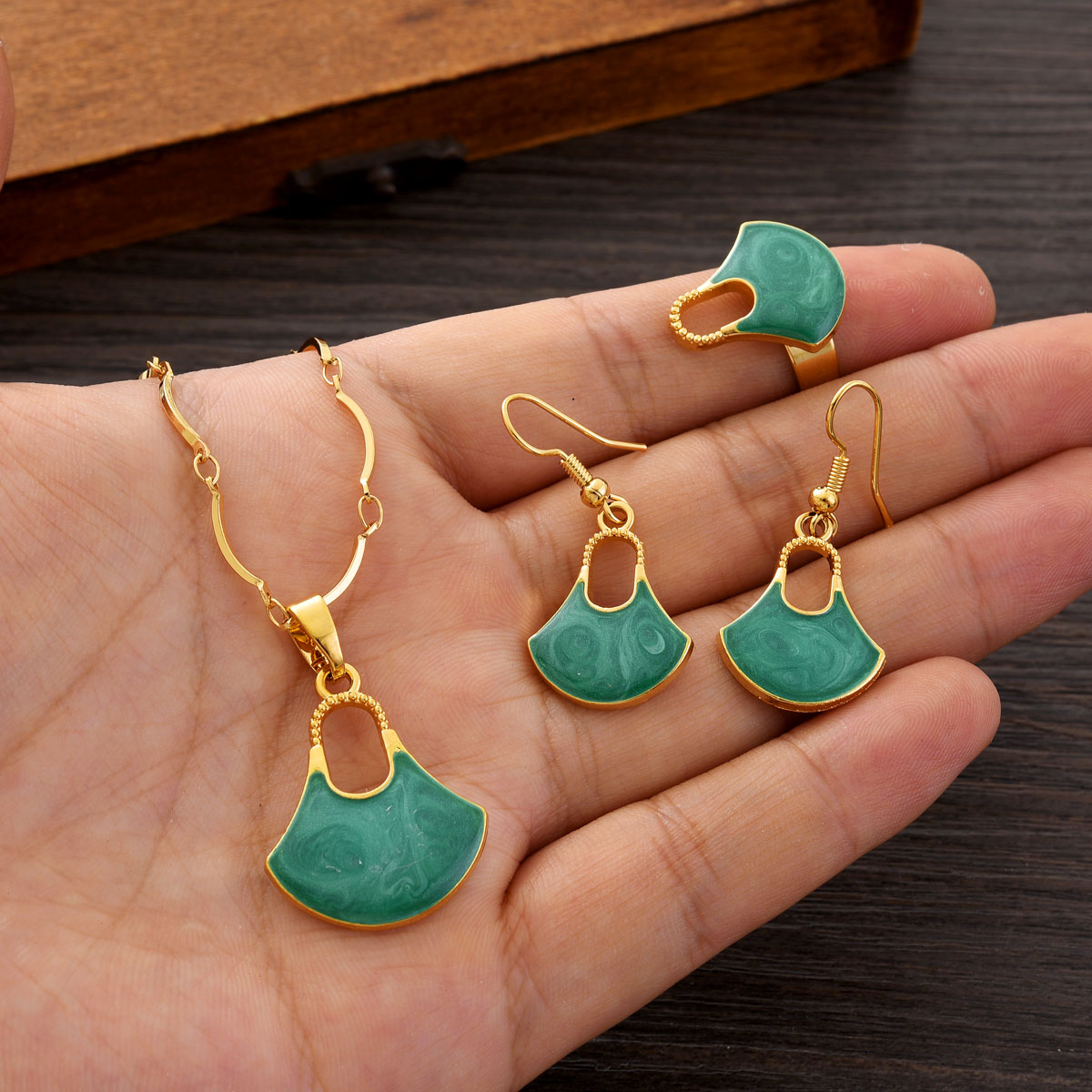Fashion PNG Gold Color Jewelry - Women Fashion Png avaliação e preço