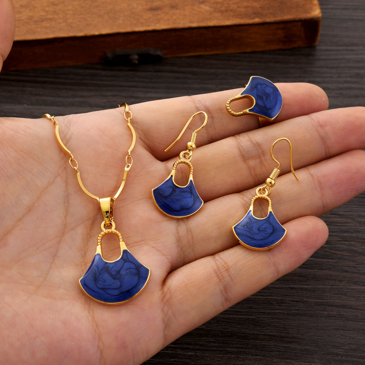 Fashion PNG Gold Color Jewelry - Women Fashion Png avaliação e preço